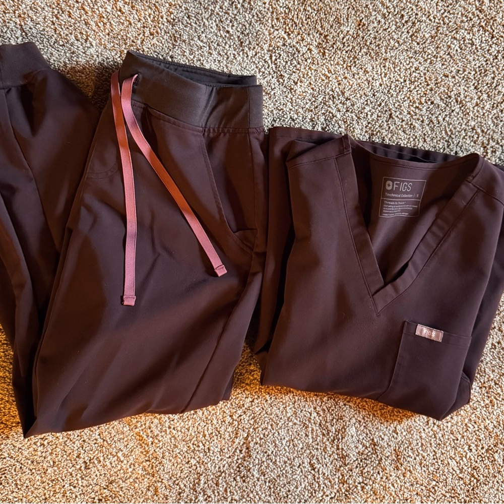 Figs espresso Scrub Set with Pink Drawstring size small